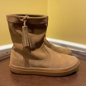 Crocs Women’s Suede Boots